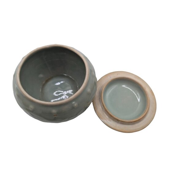 Vintage Handmade Celadon Tureen Covered Serving Bowl Dimensional - Picture 12 of 16